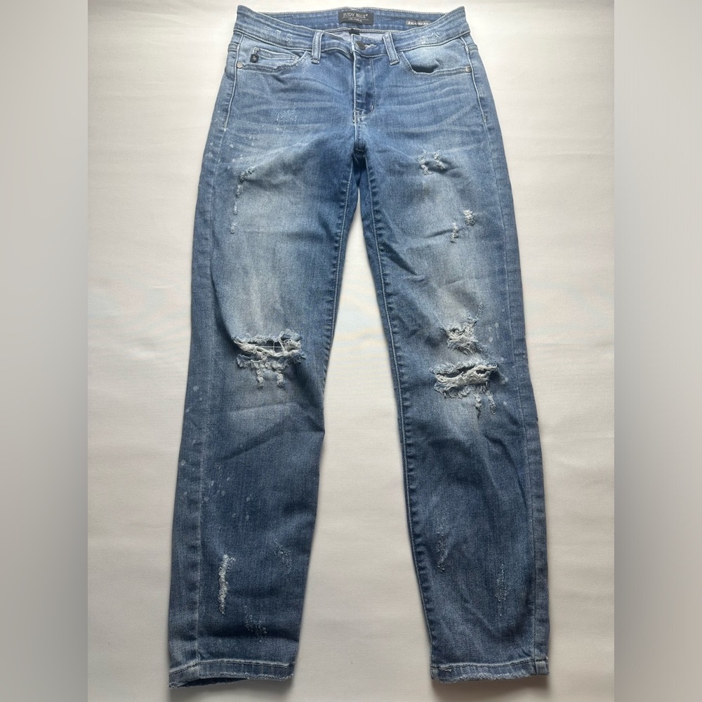 Judy Blue relaxed fit distressed jeans size 7/28